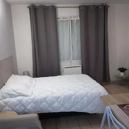 Studio Meuble 27 Metres Carres Wifi Netflix Niort Extérieur photo